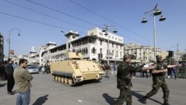 Déploiement militaire près du palais présidentiel au Caire, le 6 déc. 2012