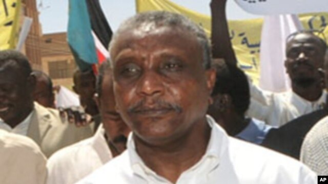 Yasir Arman, a key challenger to Sudanese President Omar al-Bashir has withdrawn from the race