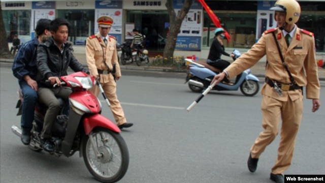 Hình ảnh đại diện trên một page cảnh báo các chốt cảnh sát giao thông ở Hà Nội.
