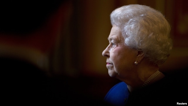 Britain's Queen Elizabeth marks Diamond Jubilee with tour of Foreign and Commonwealth Office, London, Dec. 18, 2012.