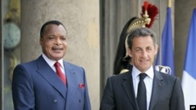 French President Nicolas Sarkozy, left, welcomes Congolese President Denis Sassou N'Guesso upon his arrival at the Elysee Palace, 26 Apr 2020