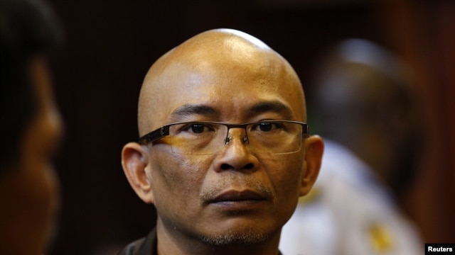 Thai national Chumlong Lemtongthai attends hearing at a South African court, Nov. 7, 2012. Click to enlarge