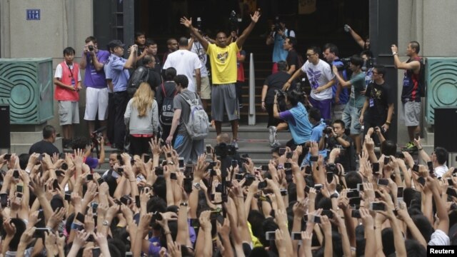 Bintang NBA Kobe Bryant pada sebuah kunjungan ke Wuhan, Tiongkok. (Foto: Dok)