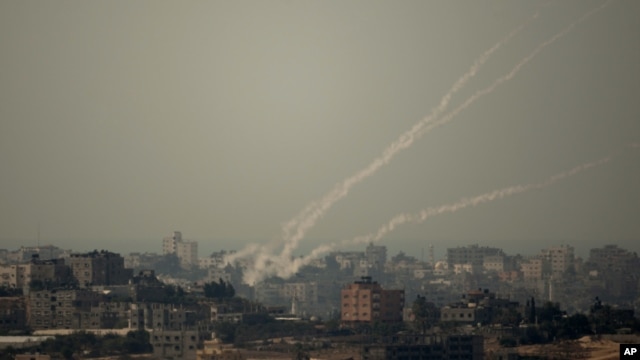 Smoke trails of rocket fired by Palestinian militants from Gaza Strip towards Israel, October 24, 2012. 