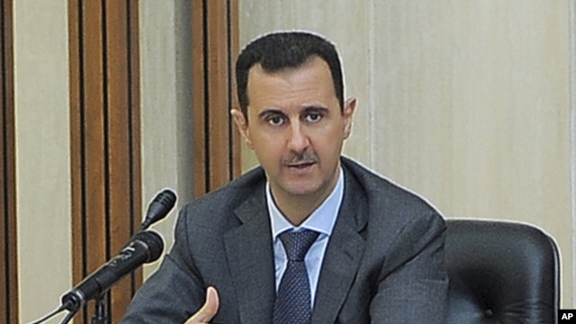 Syrian President Bashar Assad addresses a meeting for the central committee of the Baath party in Damascus, August 17, 2011