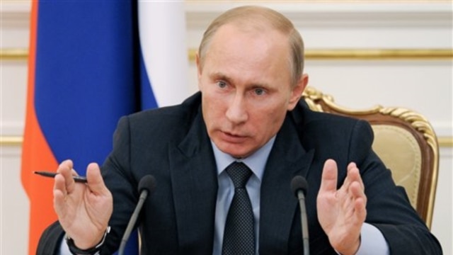 Vladimir Putin, primer ministro de Rusia avala el proyecto de ley, que lleva el nombre de un niño ruso adoptado por una pareja estadounidense y falleció mientras lo tenían a su cargo.