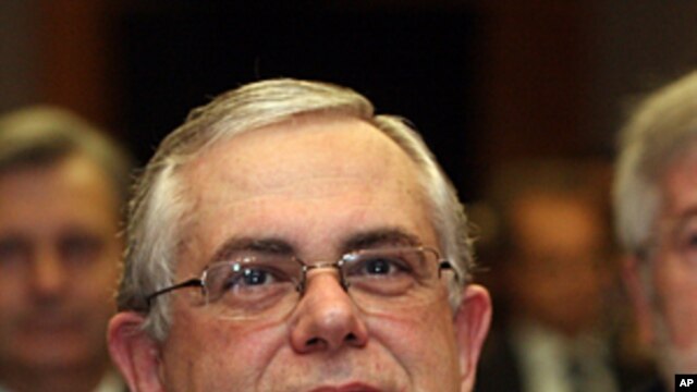 European Central Bank Vice President Lucas Papademos listens during a economics conference in Vienna, Austria, May 14, 2009 (file photo).