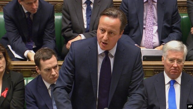 Thủ tướng Anh David Cameron nói chuyện với các nhà lập pháp tại Quốc hội Anh, ngày 2/12/2015.