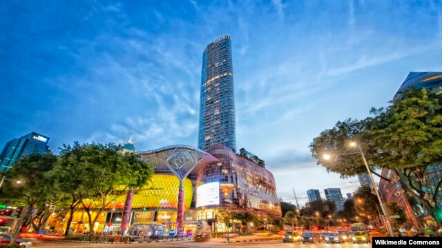 Đại lộ Orchard, Singapore là khu vực mua sắm nổi tiếng với nhiều cửa hàng.