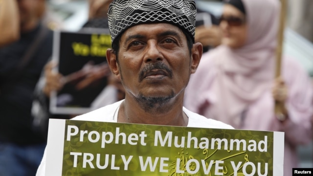 A Muslim protester holds up a sign during a protest against an anti-Islam film made in the U.S. mocking the Prophet Mohammad, outside the U.S embassy in Jakarta, September 21, 2012. 