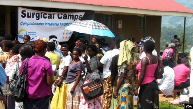 Women wait for family planning counseling outside a health clinic in Kanungu District, western Uganda, June 19, 2012. (VOA / Hilary Heuler)