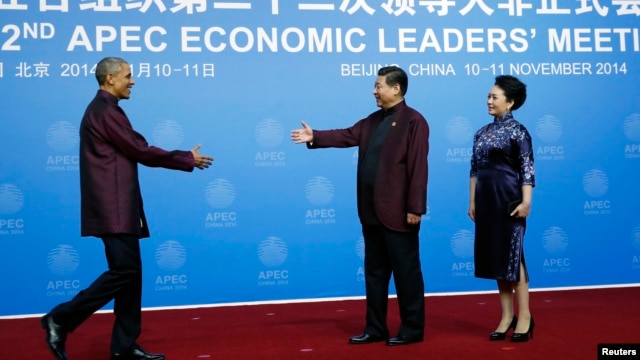 Chủ tịch Trung Quốc Tập Cận Bình và phu nhân đón tiếp Tổng thống Mỹ Barack Obama  tại đại tiệc Chào mừng APEC ở Bắc Kinh, ngày 10/11/2014.