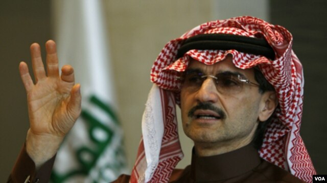 El príncipe saudita Alwaleed bin Talal dice que a su país le conviene que el petróleo esté más barato.