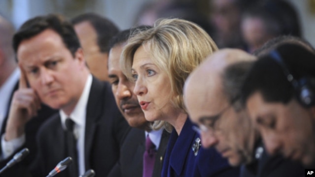 U.S. Secretary of State Hillary Clinton (center) speaks during a conference at the Foreign & Commonwealth Office in London, March 29, 2011