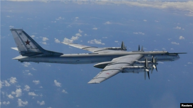 Máy bay chiến lược TU-95 của Nga bay ngang không phận phía tây bắc đảo Okinoshima của Nhật. Các giới chức Mỹ nói rằng những máy bay ném bom của Nga đã gia tăng những chuyến bay trong một khu vực vốn đã đầy căng thẳng giữa Trung Quốc và Nhật Bản, và những nước Đông Nam Á khác.