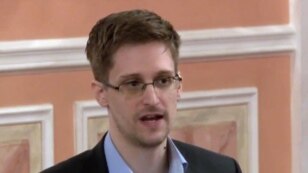  (အေမရိကန္ေထာက္လွမ္းေရး ဝန္ထမ္းေဟာင္း Edward Snowden )