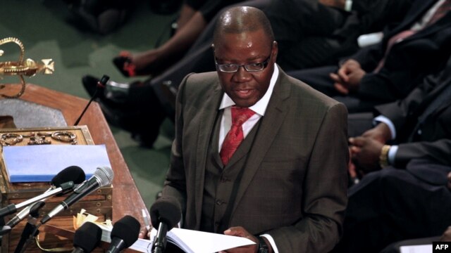 Zimbabwe's Finance Minister Tendai Biti delivers his speech about the 2013 budget at the Parliament in Harare, Zimbabwe, November 15, 2012.