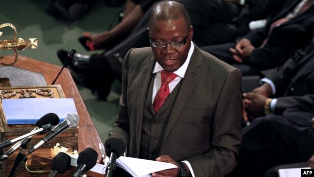 Zimbabwe's Finance Minister Tendai Biti delivers his speech about the 2013 budget at the Parliament in Harare, Zimbabwe, November 15, 2012.