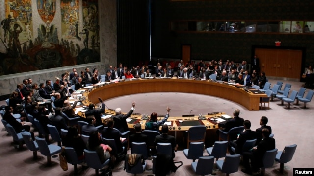 The United Nations Security Council votes on resolution on humanitarian aid for Syria at U.N. headquarters in New York, Feb. 22, 2014. 