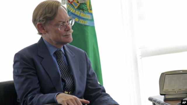 World Bank President Robert Zoellick reacts during a meeting with Brazil's President Dilma Rousseff [not in picture] at the Planalto Palace in Brasilia, June 2, 2011 (file photo)