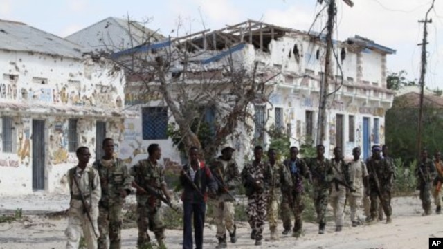 Somali government soldiers patrol after fighting against Islamist insurgents al Shabaab in Suqa Holaha village of Horiwaa district, northern Mogadishu, March 3, 2012.
