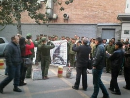 参加过战争或核试验的解放军退伍老兵到北京军委上访。(权利运动网图片)