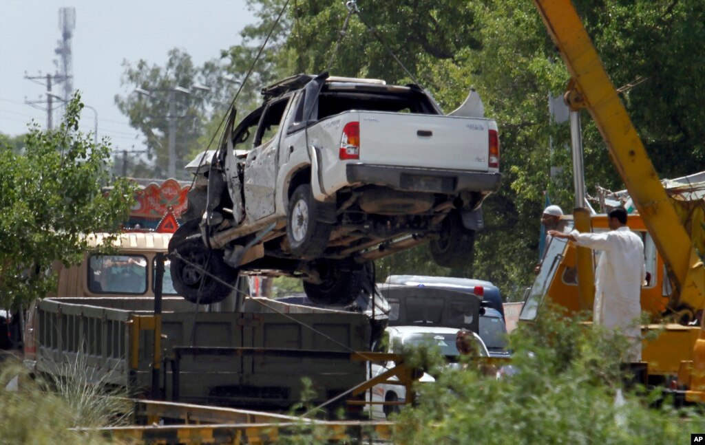 Suspected Suicide Blast Kills 5 Near Islamabad