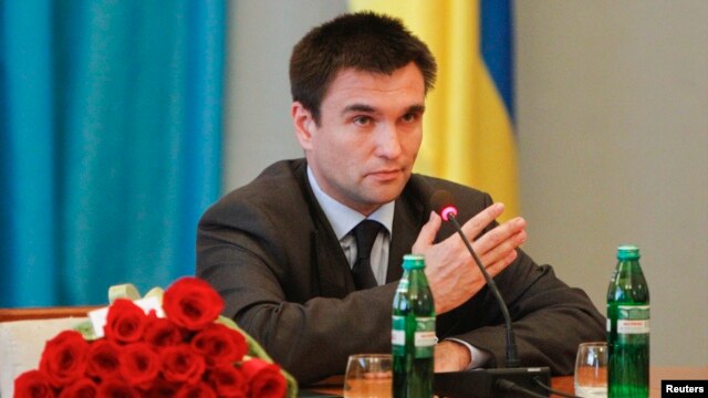 Ngoại trưởng Ukraine Pavlo Klimkin kêu gọi Hoa Kỳ cung cấp một chương trình viện trợ.