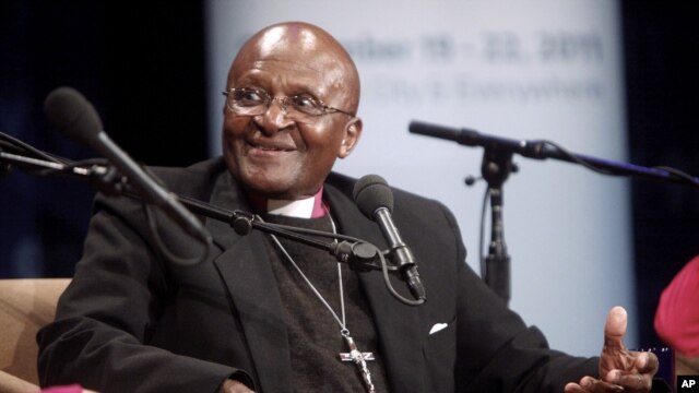 Desmond Tutu akiwa kwenye mkutano huko New York nchini Marekani