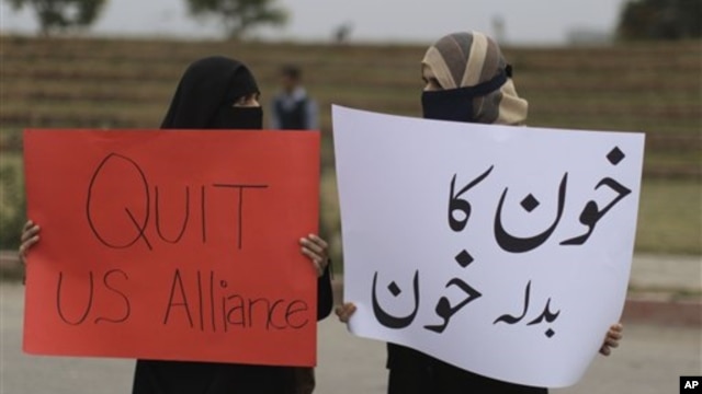 Women protest NATO helicopter attacks on Pakistani troops, Islamabad, Dec. 1, 2011.