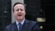 Thủ tướng Anh David Cameron trao đổi với các phóng viên ở London, 20/2/2016.