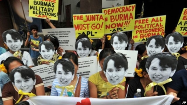 Activists from the Free Burma Coalition holding masks depicting Burmese democracy icon Aung San Suu Kyi hold a rally in front of the Burmese embassy in Manila, 17 Nov 2010