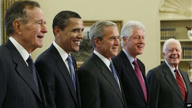 Club de presidentes, de izquierda a derecha: George H.W. Bush, Barack Obama, George W. Bush, Bill Clinton y Jimmy Carter.