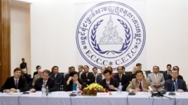 Cambodian and foreigners judges and prosecutors sit during a press conference inside the court hall of Khmer Rouge Tribunal headquarters in Phnom Penh, file photo. 