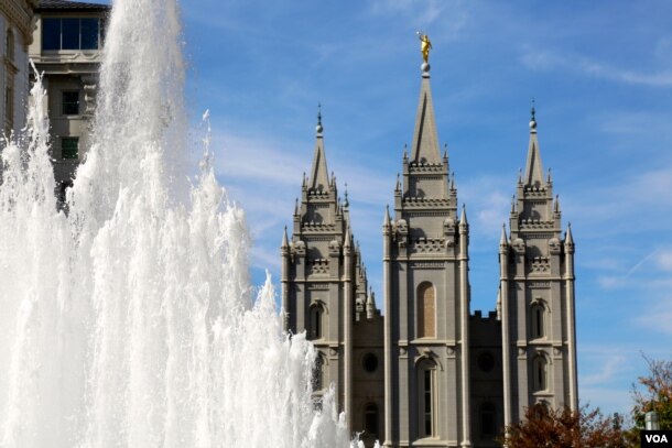 The Salt Lake Temple towers over Temple Square in downtown Salt Lake City, Utah, near the site of the headquarters of the Church of Jesus Christ of Latter-day Saints. Mormons make up 60 percent of Utah's population. Oct. 26, 2016. (R. Taylor/VOA)