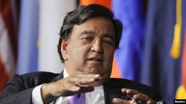 Bill Richardson rejette les critiques du Département d'Etat américain, qui n'approuve pas sa visite en Corée du Nord
