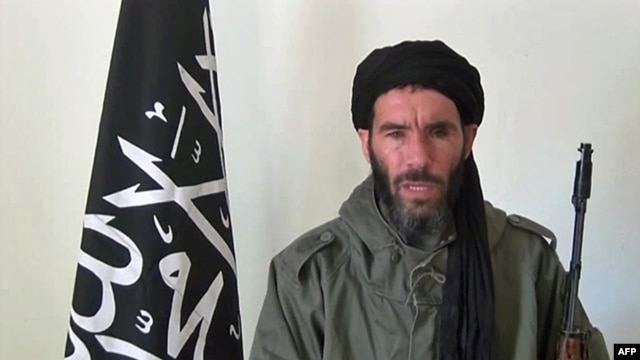 Mokhtar Belmokhtar liderou a AQMI até Dezembro do ano passado e é um experiente operacional da nebulosa terrorista da al-Qaida com passagens no Afeganistão 
