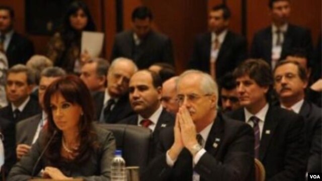 La presidenta argentina, Cristina Fernández de Kirchner, cuestionó la patente a la vacuna contra la gripe A H1N1.