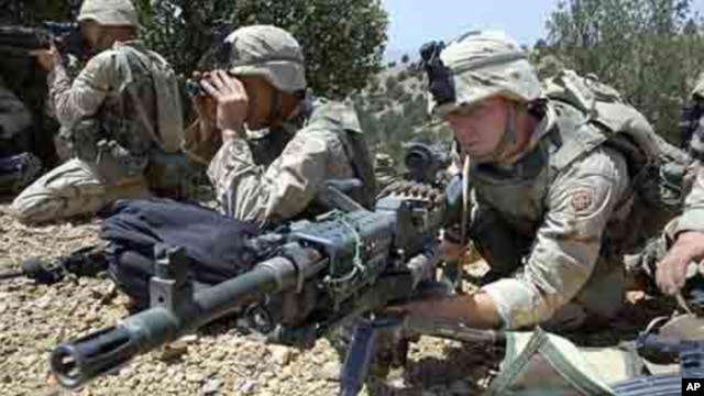 US soldiers of the 82nd Airborne aim at the entrance to a cave outside the village of Malakay, Afghanistan (FILE).