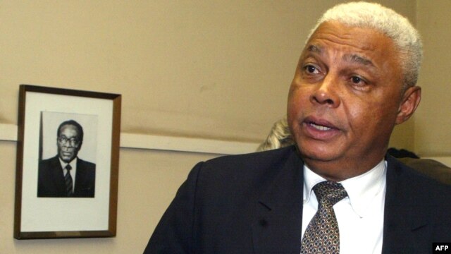 US ambassador to Zimbabwe, Charles Ray, talks with journalists in Harare, July 24, 2012. 