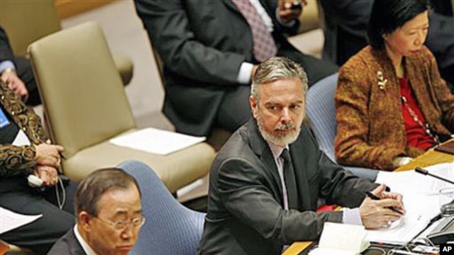 Antonio de Aguiar Patriota, center, Foreign Minister of Brazil looks at Secretary General Ban Ki-moon, left, at a Security Council meeting to discuss maintenance of International Peace and Security at United Nations Headquarters in New York, February 11, 
