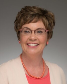 Kathleen Sprows Cummings, direktur Pusat Studi Cushwa untuk Studi Katolik di Amerika di University of Notre Dame.