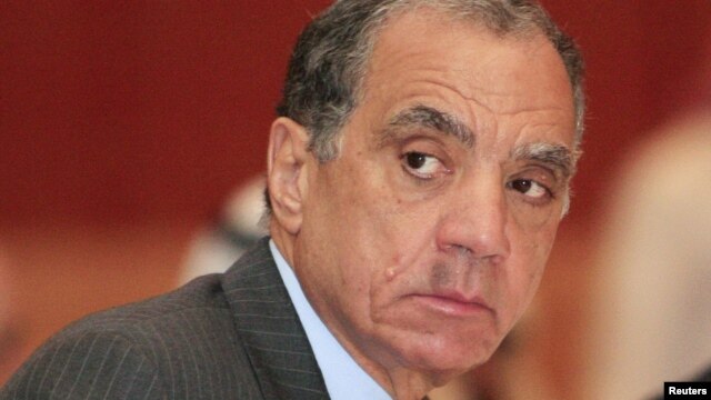 Farouk el-Okdah, governor of Egypt's central bank, attends a meeting of Arab central bank governors in Doha, September 2011 file photo.