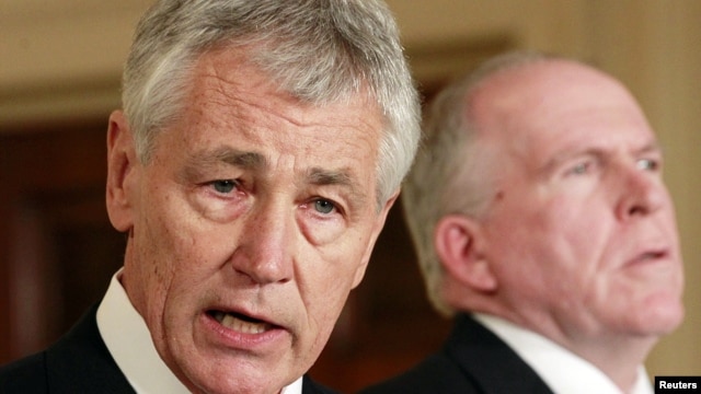 Cựu Thượng nghị sĩ Chuck Hagel (trái) được đề cử làm bộ trưởng quốc phòng và cố vấn của tổng thống về chống khủng bố John Brennan được đề cử giữ chức Giám đốc CIA, 7/1/13