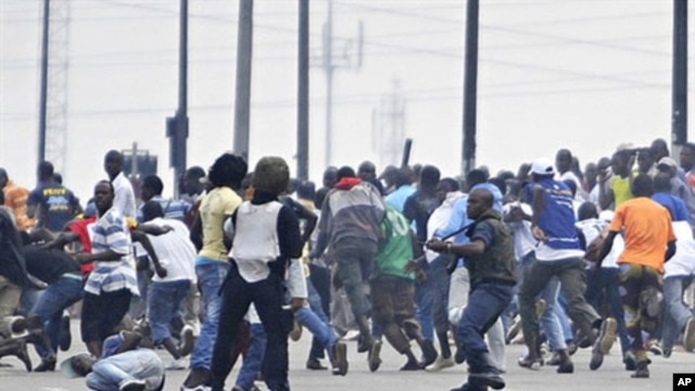 Troops loyal to former president Laurent Gbagbo try to disperse supporters of Alassane Ouattara in the popular Aboboa district of Abidjan, 16 Dec 2010