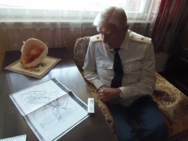 老兵舒德洛1945年參加了同日本關東軍的戰鬥。 這位俄軍退役少將當時是蘇聯紅軍砲兵排長.今年5月9日二戰勝利日前夕，他展示了蘇聯紅軍出兵中國東北的進軍地圖。