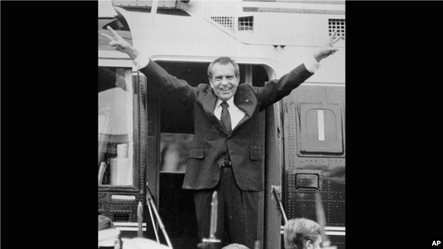 Ričard Nikson se oprašta od osoblja Bele kuće nakon što je podneo ostavku na predsednički položaj, Vašington, 9. avgust 1974.