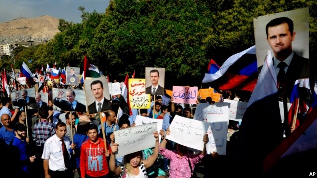 Manifestación en apoyo a Bashar al-Assad y a la ofensiva rusa en Siria. Poco después dos cohetes cayeron en la embajada rusa.