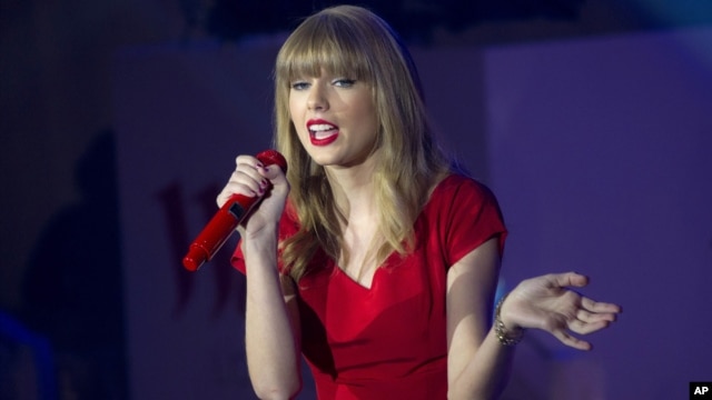 Taylor Swift performs songs from her newly released album 'Red' onstage at a shopping center after switching on the Christmas lights, London, Nov. 6, 2012. 