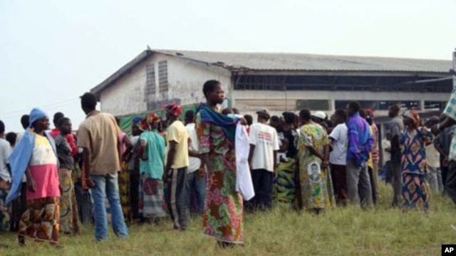Refugees from Democratic Republic of Congo (DRC) gather in 2009, to escape inter-ethnic violence